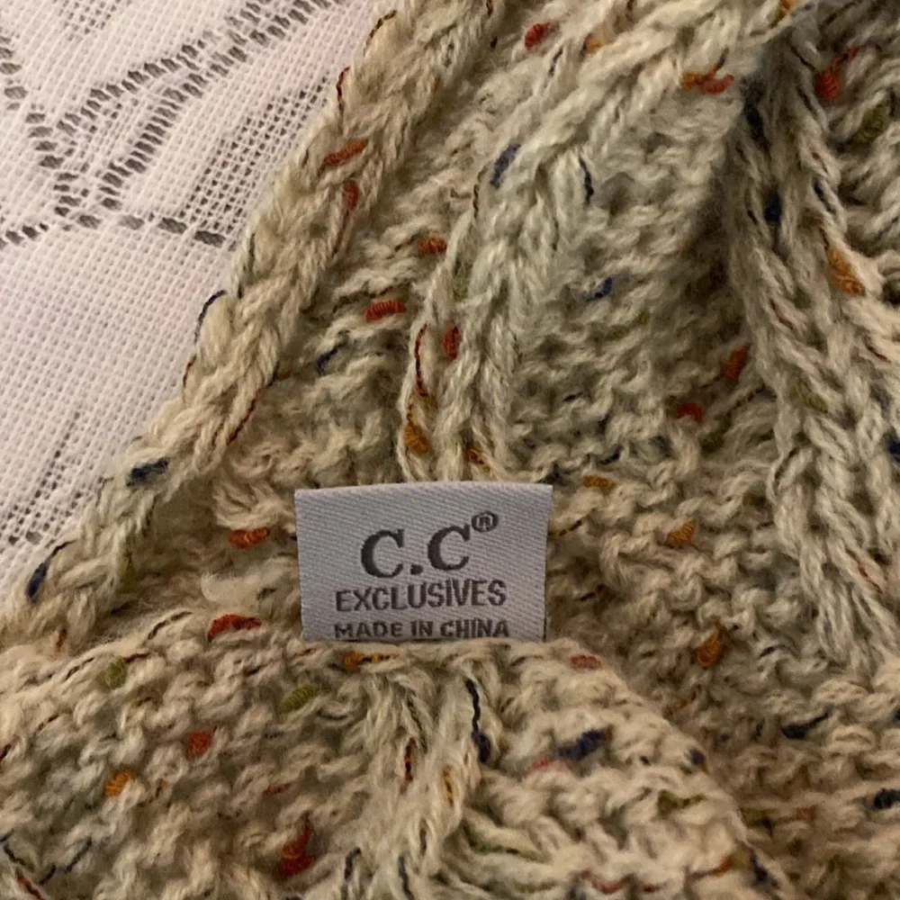 C.C Exclusive Women Oatmeal Winter Warm Cable Knit Confetti Infinity Scarf NWOT - Picture 3 of 7